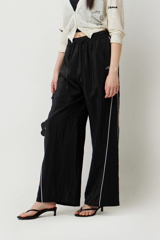 https://img.benettonmall.com/PARTS/KS/25F/SAPT01541BK_MB_D1.jpg