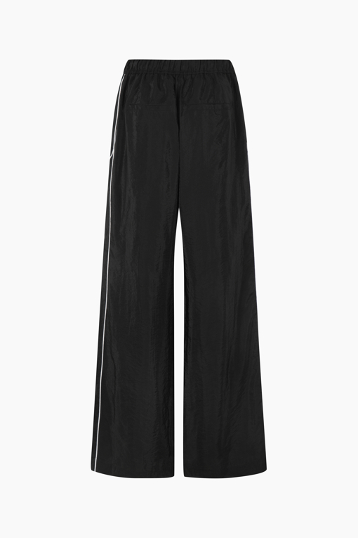 https://img.benettonmall.com/PARTS/KS/25F/SAPT01541BK_MB_D11.jpg