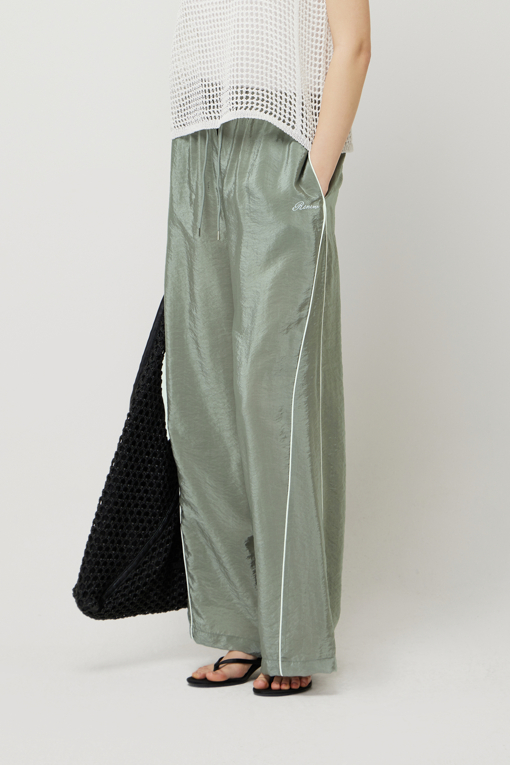 https://img.benettonmall.com/PARTS/KS/25F/SAPT01541KA_MB_D1.jpg