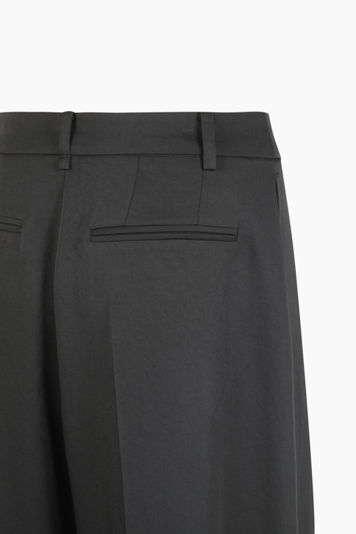 https://img.benettonmall.com/PARTS/KS/25F/SAPT02541BK_MB_D3.jpg