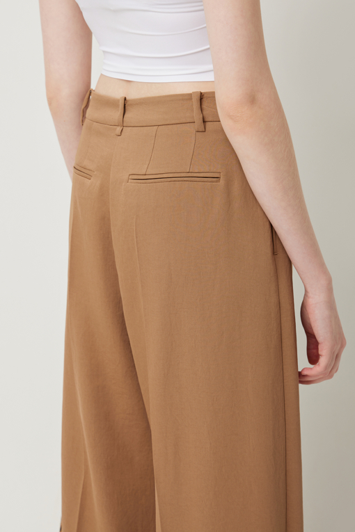https://img.benettonmall.com/PARTS/KS/25F/SAPT02541BR_MB_D4.jpg