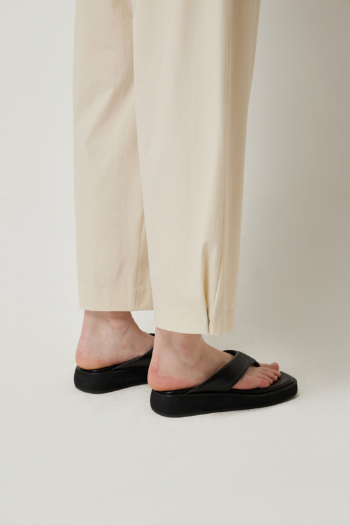 https://img.benettonmall.com/PARTS/KS/25F/SAPT03541BE_MB_D4.jpg