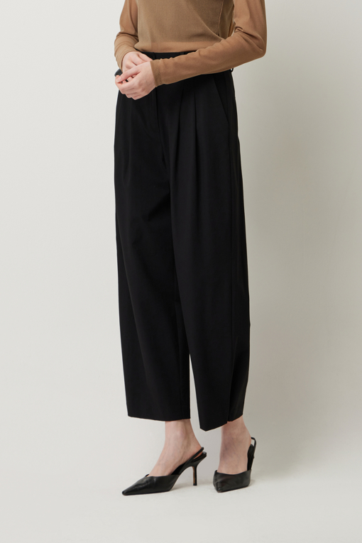 https://img.benettonmall.com/PARTS/KS/25F/SAPT03541BK_MB_D1.jpg