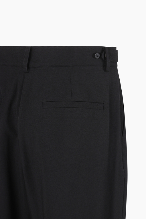 https://img.benettonmall.com/PARTS/KS/25F/SAPT03541BK_MB_D12.jpg