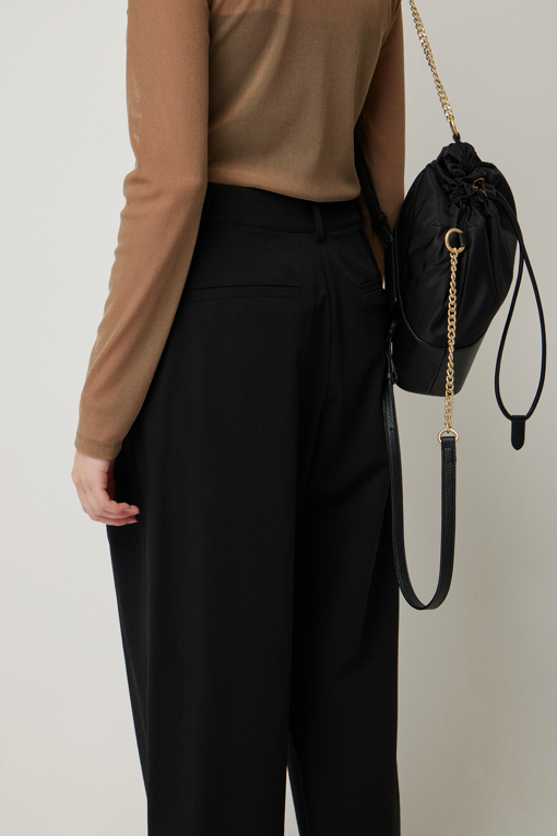 https://img.benettonmall.com/PARTS/KS/25F/SAPT03541BK_MB_D4.jpg