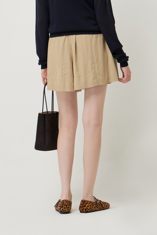 https://img.benettonmall.com/PARTS/KS/25F/SAPT05541BG_MB_D2.jpg
