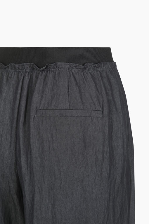 https://img.benettonmall.com/PARTS/KS/25F/SAPT06541BK_MB_D3.jpg