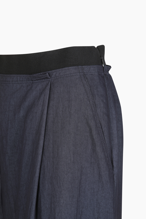 https://img.benettonmall.com/PARTS/KS/25F/SAPT06541NY_MB_D2.jpg