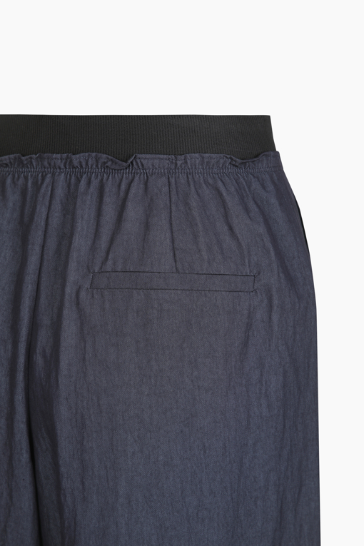 https://img.benettonmall.com/PARTS/KS/25F/SAPT06541NY_MB_D3.jpg