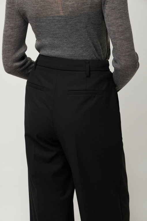 https://img.benettonmall.com/PARTS/KS/25F/SAPT08541BK_MB_D4.jpg