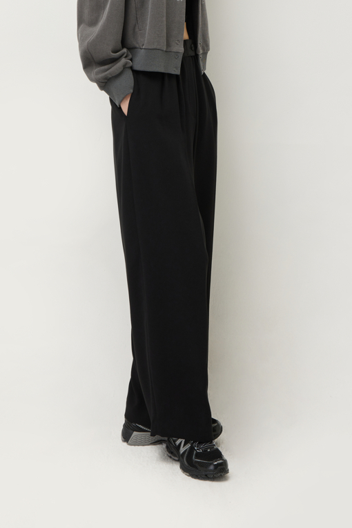 https://img.benettonmall.com/PARTS/KS/25F/SAPT09541BK_MB_D2.jpg