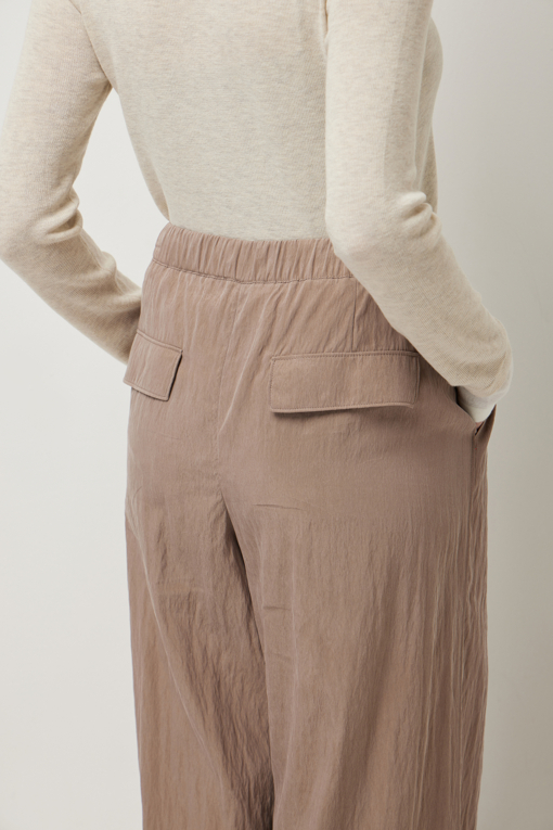 https://img.benettonmall.com/PARTS/KS/25F/SAPT10541BG_MB_D4.jpg