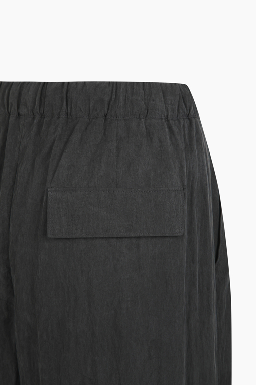 https://img.benettonmall.com/PARTS/KS/25F/SAPT10541BK_MB_D3.jpg
