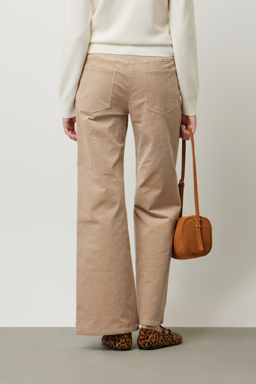 https://img.benettonmall.com/PARTS/KS/25F/SAPT50561BG_MB_D2.jpg