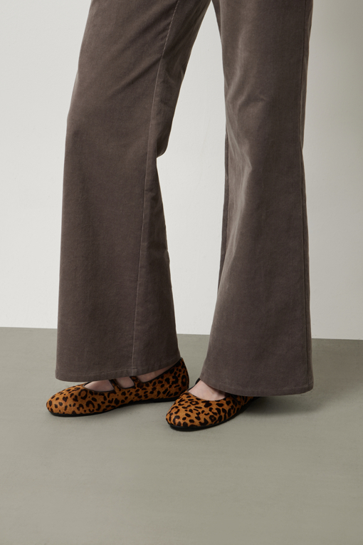 https://img.benettonmall.com/PARTS/KS/25F/SAPT50561GR_MB_D4.jpg