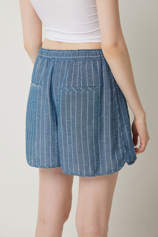 https://img.benettonmall.com/PARTS/KS/25F/SAPTE1541BL_MB_D4.jpg