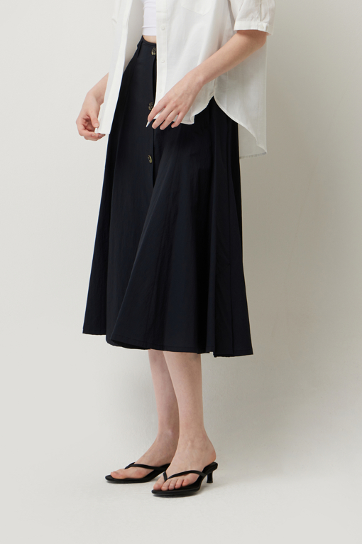 https://img.benettonmall.com/PARTS/KS/25F/SASK01541DN_MB_D1.jpg