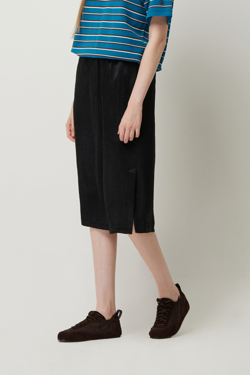 https://img.benettonmall.com/PARTS/KS/25F/SASK02541BK_MB_D1.jpg