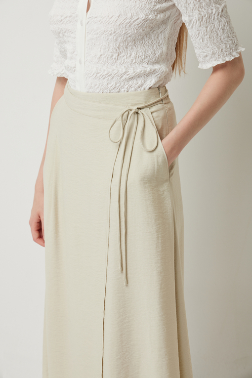 https://img.benettonmall.com/PARTS/KS/25F/SASK03541BE_MB_D3.jpg