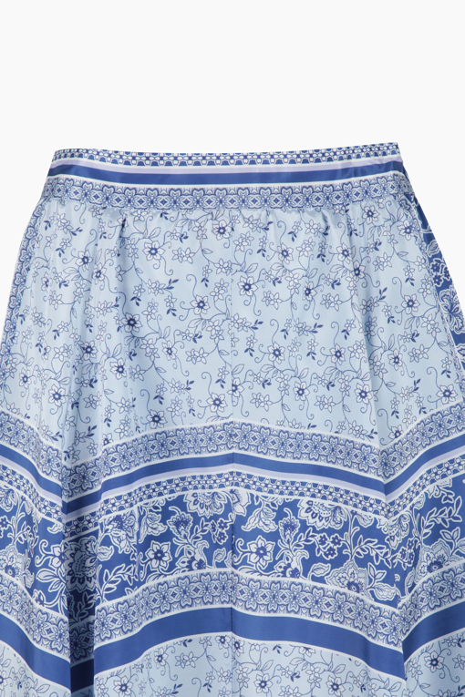 https://img.benettonmall.com/PARTS/KS/25F/SASK13541BL_MB_D2.jpg