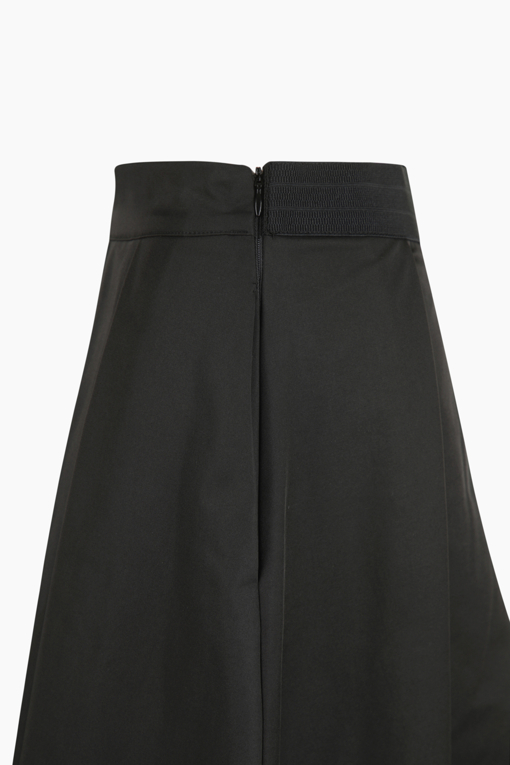 https://img.benettonmall.com/PARTS/KS/25F/SASK35561BK_MB_D3.jpg