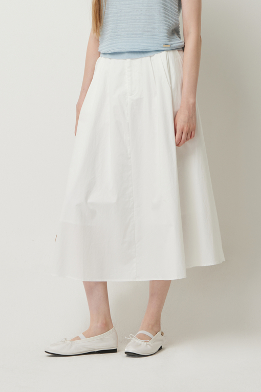 https://img.benettonmall.com/PARTS/KS/25F/SASKE1541WH_MB_D1.jpg