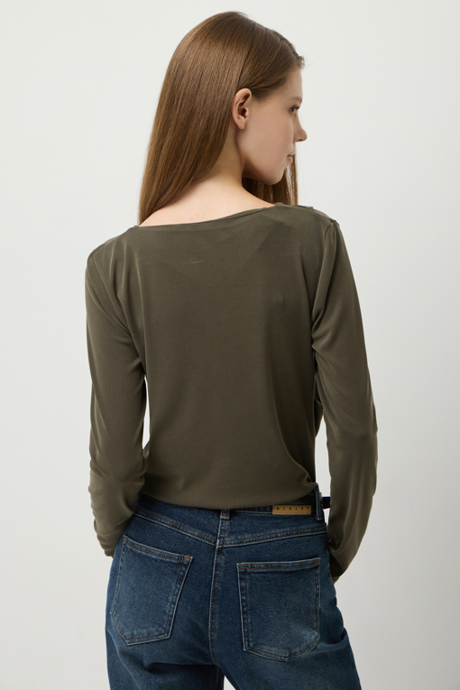 https://img.benettonmall.com/PARTS/KS/25F/SATS32561DK_MB_D4.jpg