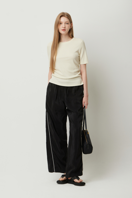 https://img.benettonmall.com/PARTS/KS/25F/SATSE1541IV_MB_D5.jpg