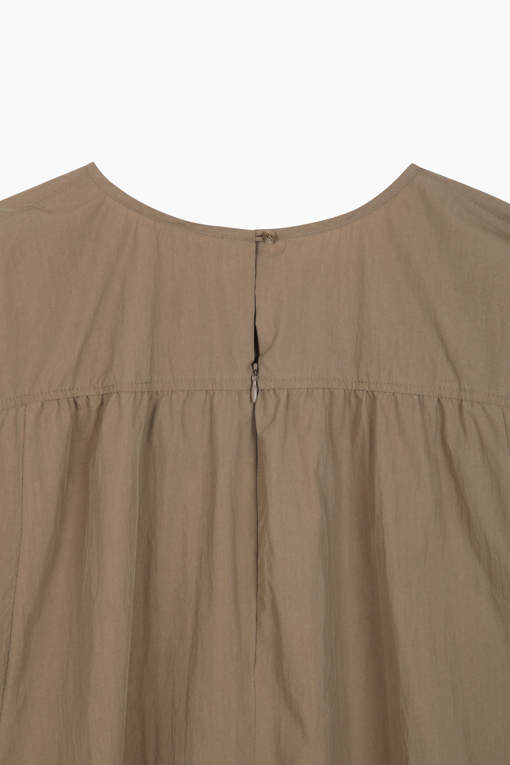 https://img.benettonmall.com/PARTS/KS/25F/SAWS03541BR_MB_D13.jpg