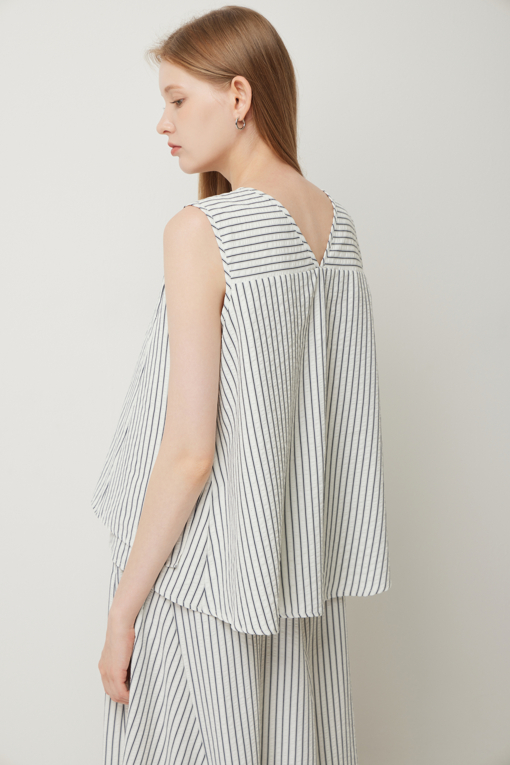 https://img.benettonmall.com/PARTS/KS/25F/SAWS09541WH_MB_D4.jpg