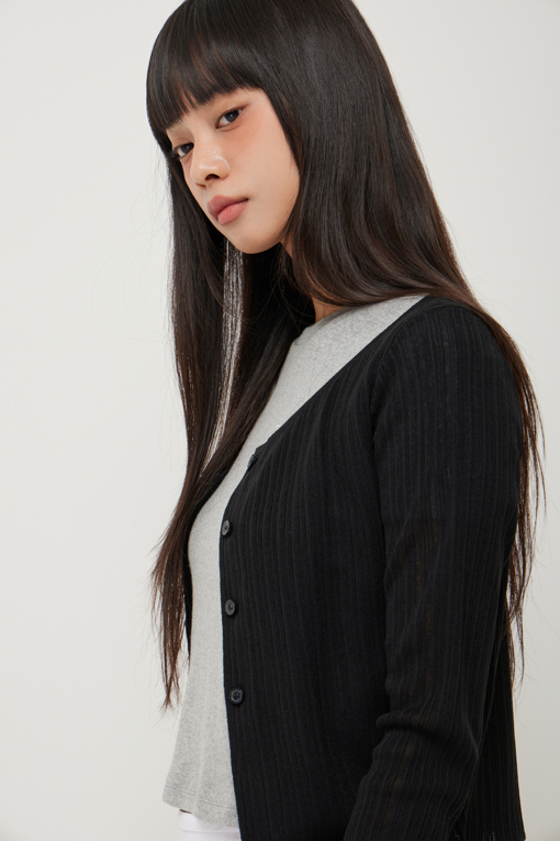 https://img.benettonmall.com/PARTS/KS/25S/SAKC90531BK_MB_D4.jpg