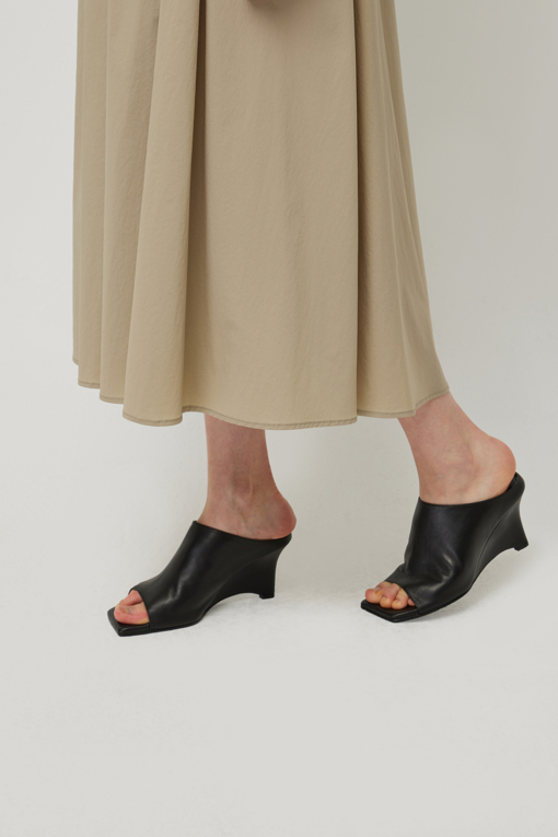 https://img.benettonmall.com/PARTS/KS/25S/SAPT45531BE_MB_D4.jpg