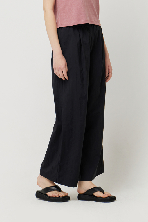 https://img.benettonmall.com/PARTS/KS/25S/SAPT80531BK_MB_D1.jpg