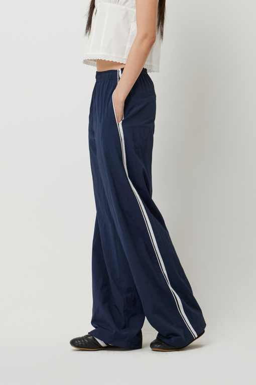 https://img.benettonmall.com/PARTS/KS/25S/SAPT90531NY_MB_D1.jpg