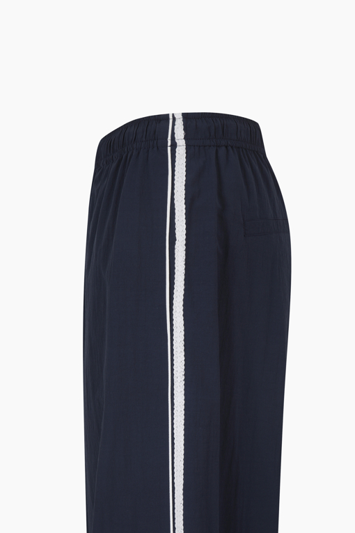 https://img.benettonmall.com/PARTS/KS/25S/SAPT90531NY_MB_D13.jpg