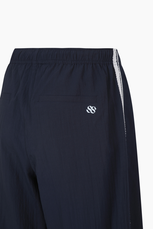 https://img.benettonmall.com/PARTS/KS/25S/SAPT90531NY_MB_D14.jpg