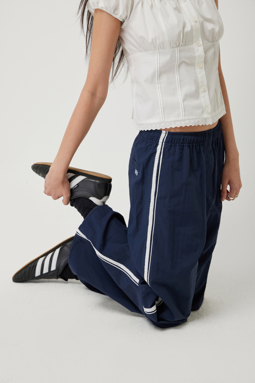 https://img.benettonmall.com/PARTS/KS/25S/SAPT90531NY_MB_D3.jpg