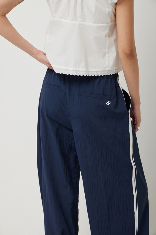 https://img.benettonmall.com/PARTS/KS/25S/SAPT90531NY_MB_D4.jpg