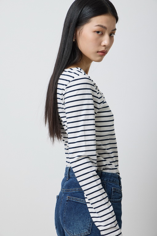https://img.benettonmall.com/PARTS/KS/25S/SATS03511WH_MB_D4.jpg