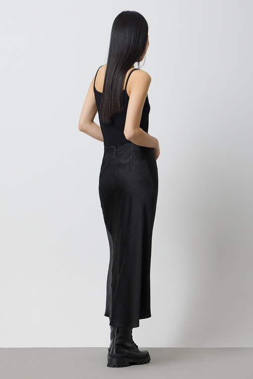 https://img.benettonmall.com/PARTS/KS/25S/SATS09511BK_MB_D2.jpg