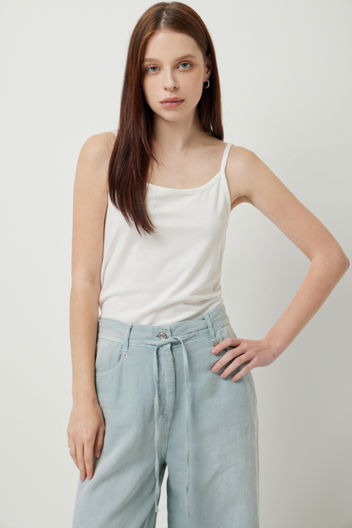 https://img.benettonmall.com/PARTS/KS/25S/SATS45531WH_MB_D3.jpg