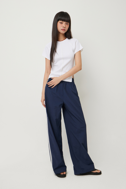 https://img.benettonmall.com/PARTS/KS/25S/SATS90531WH_MB_D5.jpg
