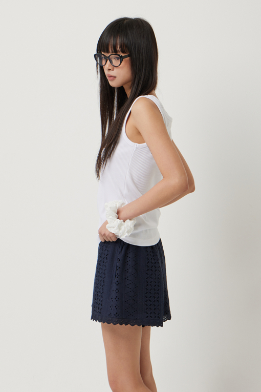https://img.benettonmall.com/PARTS/KS/25S/SATS91531WH_MB_D1.jpg