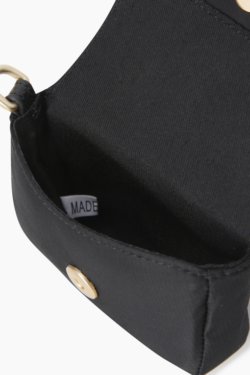 https://img.benettonmall.com/PARTS/KS/25S/SCET31531BK_MB_D5.jpg