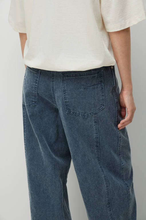 https://img.benettonmall.com/PARTS/KS/26F/SADP03641DB_MB_M4.jpg?cb=1789410927