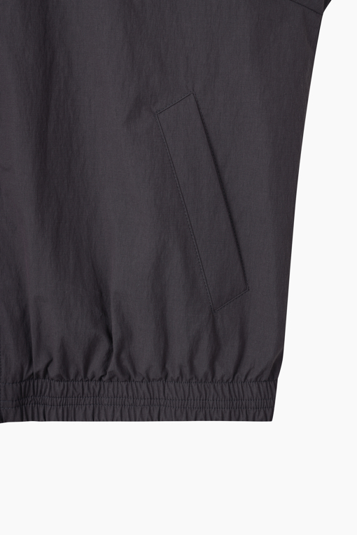 https://img.benettonmall.com/PARTS/KS/26F/SAJP01641DG_MB_D15.jpg?cb=1789410927