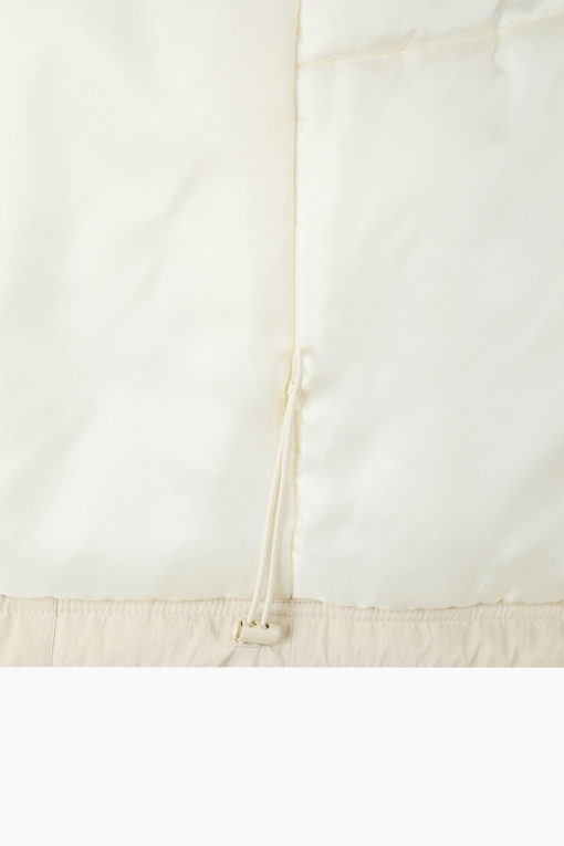 https://img.benettonmall.com/PARTS/KS/26F/SAJPE1661BE_MB_D6.jpg?cb=1792404559