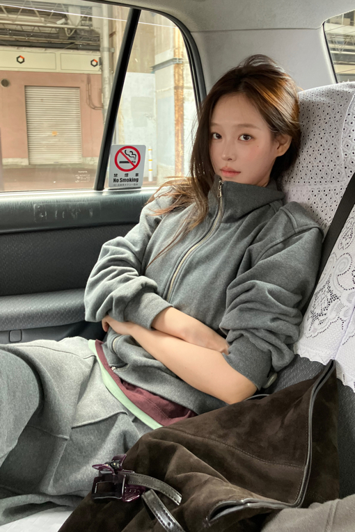 https://img.benettonmall.com/PARTS/KS/26F/SAJPE2661DG_MB_E0.jpg?cb=1792404559