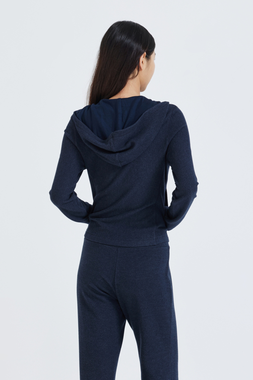 https://img.benettonmall.com/PARTS/KS/26F/SAJPE5661NY_MB_M2.jpg?cb=1792404559