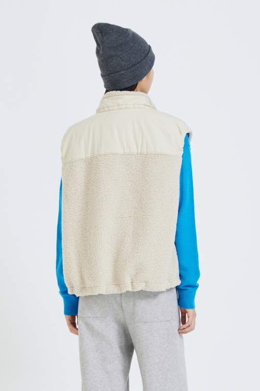 https://img.benettonmall.com/PARTS/KS/26F/SAJPE6661BE_MB_M2.jpg?cb=1792404559